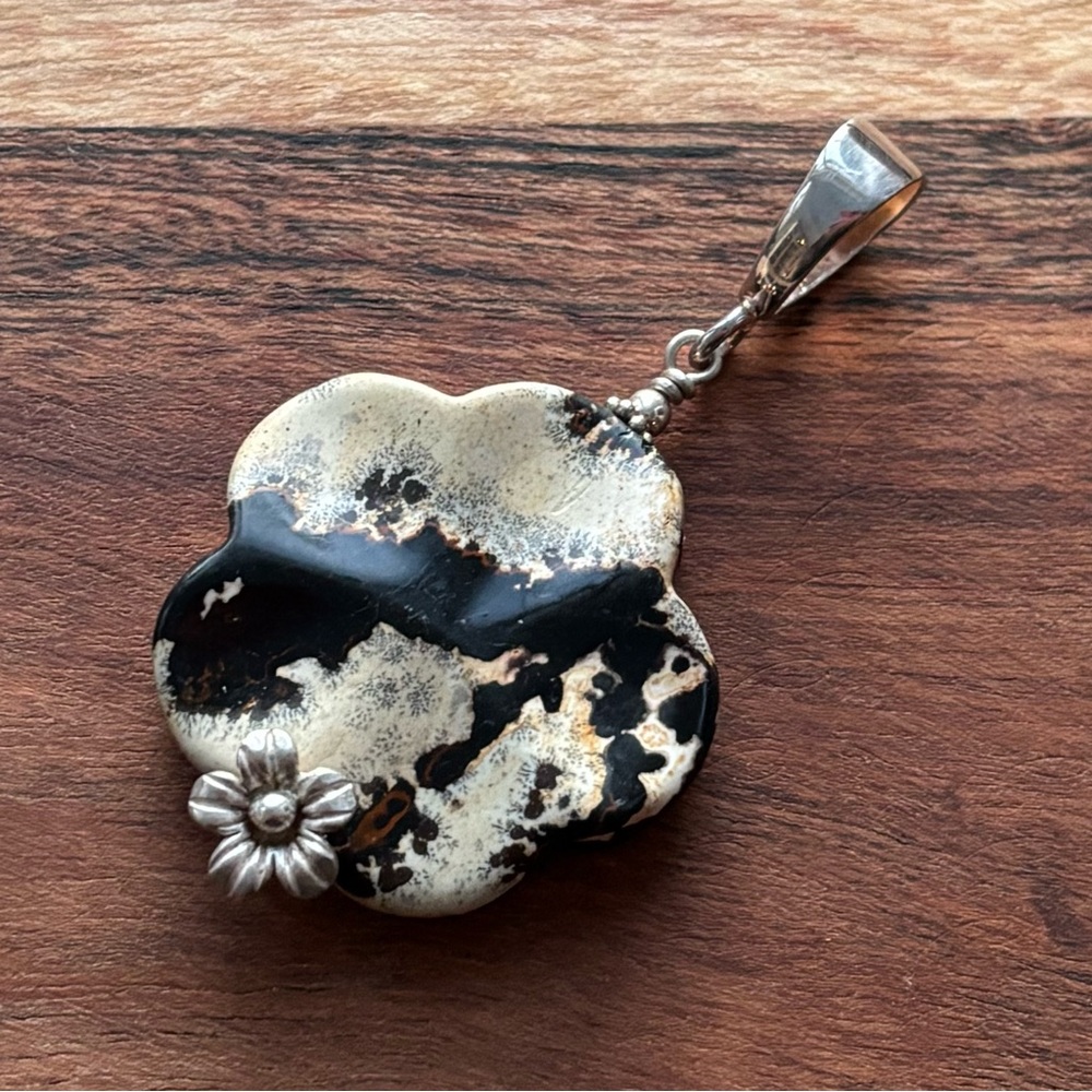 Cream and Black Flower Agate Silver Pendant